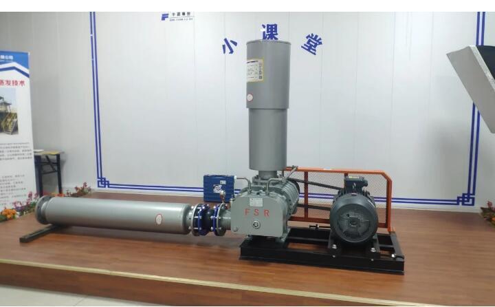 三葉(yè)羅茨鼓(gǔ)風機.jpg 三葉羅茨鼓風(fēng)機